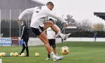Chờ trận Bồ Đào Nha, fan nhớ lần Cristiano Ronaldo thực hiện 4 “tuyệt chiêu” trong 5 giây