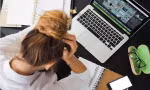Bị giảng viên không cho nộp bài muộn dù nhà có chuyện buồn, nữ sinh Mỹ phản ứng ra sao?