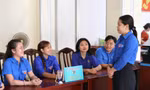 Thanh niên Cần Thơ hỗ trợ người dân tra cứu, nộp hồ sơ trực tuyến