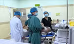 Cụ ông nguy kịch vì hóc xương cá