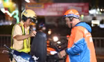Bị đo nồng độ cồn, nam shipper bỏ xe máy và nghỉ việc