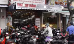 Loạt xe máy ngâm nước xuyên đêm, thợ sửa xe Đà Nẵng tất bật từ sáng sớm