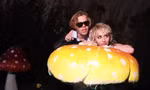 Miley Cyrus cùng rapper 17 tuổi ra mắt MV "hot trend" TikTok quay tại bãi đậu xe McDonald