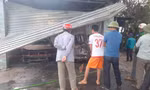 Hỏa hoạn thiêu rụi 2 xe ô tô, gia đình 4 người may mắn thoát nạn