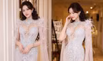 Hoa hậu Đỗ Thị Hà khoe khéo vóc dáng "đồng hồ cát" với thiết kế xuyên thấu