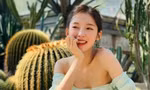 Vì sao nữ idol này đã 22 tuổi mà mặc áo hở vai vẫn bị netizen chê “quá hở hang”?