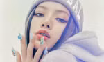 Lisa tiết lộ bí mật cuốn sách ảnh tặng kèm single LALISA, nốt ruồi trên mặt vì đâu mà có?