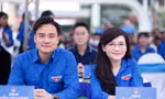 Bí thư Tỉnh Đoàn Bắc Ninh Trần Văn Đăng và chị Hồ Hồng Nguyên - Trưởng Ban Thanh niên trường học Trung ương Đoàn dự chương trình. Ảnh: Nguyễn Thắng