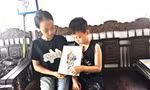 Bé trai 10 tuổi vẽ tranh về sư Thích Minh Tuệ thu hút người xem
