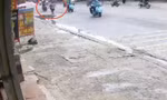 [CLIP] Đi bộ giữa đường, người đàn ông bị xe tông nằm bất động