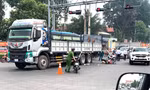 Va chạm với xe tải, hai chị em thương vong trên đường về quê đón Tết