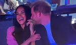 Harry cúi người hôn, nhưng Meghan từ chối