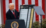 Ông Trump tuyên bố áp thuế tất cả hàng nhập khẩu, Việt Nam tới 46%