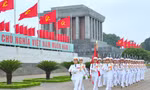 Chiến sĩ Đoàn 275 thực hiện nghi lễ hàng ngày tại Lăng Bác