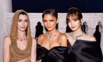4 đại sứ Bvlgari đọ visual: Lisa "hủy diệt cam thường", Anne Hathaway đẹp như tượng sáp