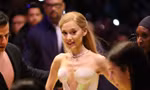 Fan lo lắng vì Ariana Grande gầy đáng báo động trong buổi công chiếu "Wicked"