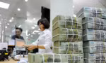 Bộ Tài chính cảnh báo nhà đầu tư cá nhân cần cẩn trọng khi mua trái phiếu doanh nghiệp. Ảnh minh hoạ.