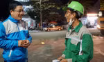Quà Tết ấm áp sẻ chia đêm giao thừa của tuổi trẻ Huế