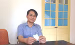 Vụ cô giáo bị bẻ tay đẩy ra khỏi lớp: Hiệu trưởng xin nghỉ hưu sớm trước khi bị kỷ luật 