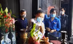 Dâng hương tại Nhà lưu niệm Chủ tịch Hồ Chí Minh kỷ niệm 110 năm Ngày Bác Hồ ra đi tìm đường cứu nước