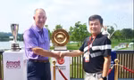 "Cú bắt tay" giữa Chủ tịch The R&A Niall Farquharson và lãnh đạo VG Corp