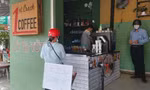 Quán cà phê ở “vùng xanh, vùng vàng” tại Nha Trang được bán mang về. Ảnh L.H