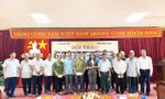 Ủy ban Dân tộc tặng quà cho 20 đại biểu Người có uy tín trong đồng bào DTTS của huyện Chợ Đồn và huyện Chợ Mới