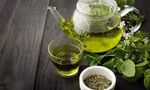 Uống trà xanh mỗi ngày mang lại lợi ích sức khỏe tuyệt vời, nhưng những người này nên tránh xa