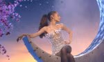 Ariana Grande đẹp như "tiên tử", chiếm trọn spotlight khi The Voice US công bố teaser