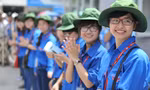 Sinh viên ĐH Ngoại thương tham gia chương trình "Tiếp sức mùa thi". Ảnh: DƯƠNG TRIỀU