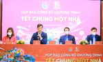 Ban Tổ chức chương trình 'Tết chung một nhà' tại Lễ phát động.