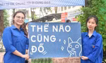 Tình nguyện viên Thủ đô sẵn sàng ô che, áo mưa đón thí sinh