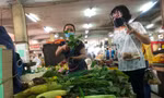 Cà chua và nhiều mặt hàng rau xanh khác có giá cao