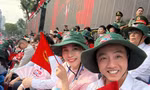 Nghệ sĩ xuống đường mừng đại lễ 30/4
