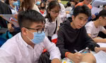 Thí sinh tham gia ngày hội tư vấn tuyển sinh tháng 3/2021. Ảnh: Nghiêm Huê
