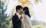 Chứng kiến bạn bè đồng trang lứa lần lượt làm đám cưới không khỏi khiến nhiều người trẻ độc thân cảm thấy vừa chạnh lòng, vừa áp lực. Ảnh: Phú Quang