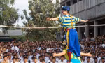 Các chú hề biểu diễn ở Myanmar 