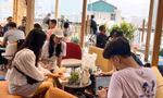 Lý do người Việt thích đi cafe, hay ăn ngoài