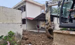 Tháo dỡ trạm biến áp dựng trong khuôn viên trường học ở Thanh Hóa