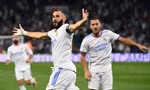 Benzema nổ súng, Real Madrid mở 'tiệc tất niên'