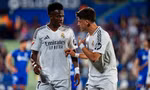 Real Madrid thắng hú vía, trầy da tróc vẩy bám đuổi Barcelona 