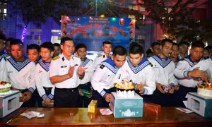 Đêm sinh nhật đáng nhớ trong mùa Noel của chiến sĩ Hải quân