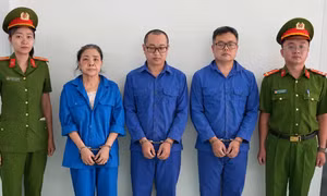 Ba người bị bắt tạm giam vì in lậu 21.000 quyển sách 