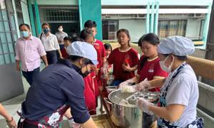 TPHCM: Lo 'sốt vó' vì con chưa được học bán trú