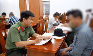 Gần 80 người bị Mỹ trục xuất, bàn giao về TPHCM