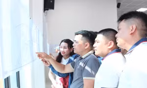 Người dân Hà Nội đổ về xem quy hoạch phân khu đô thị sông Hồng