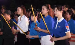 Tuổi trẻ TPHCM dâng hương, bày tỏ lòng biết ơn sâu sắc các Anh hùng liệt sĩ