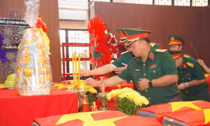 Quân khu 7 tri ân Anh hùng liệt sĩ, động viên lực lượng tìm kiếm, quy tập hài cốt liệt sĩ