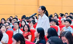Tân bác sĩ lựa chọn ngành bác sĩ nội trú tại Match Day 2026 của Trường ĐH Y Hà Nội Ảnh: NGHIÊM HUÊ
