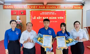 Hai học sinh lớp 12 ở TPHCM được kết nạp Đảng trước ngày thi tốt nghiệp THPT